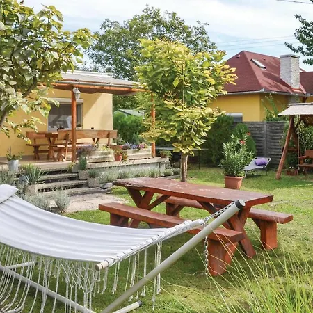 Two-bedroom Holiday In Casa vacanze Balatonvilágos
